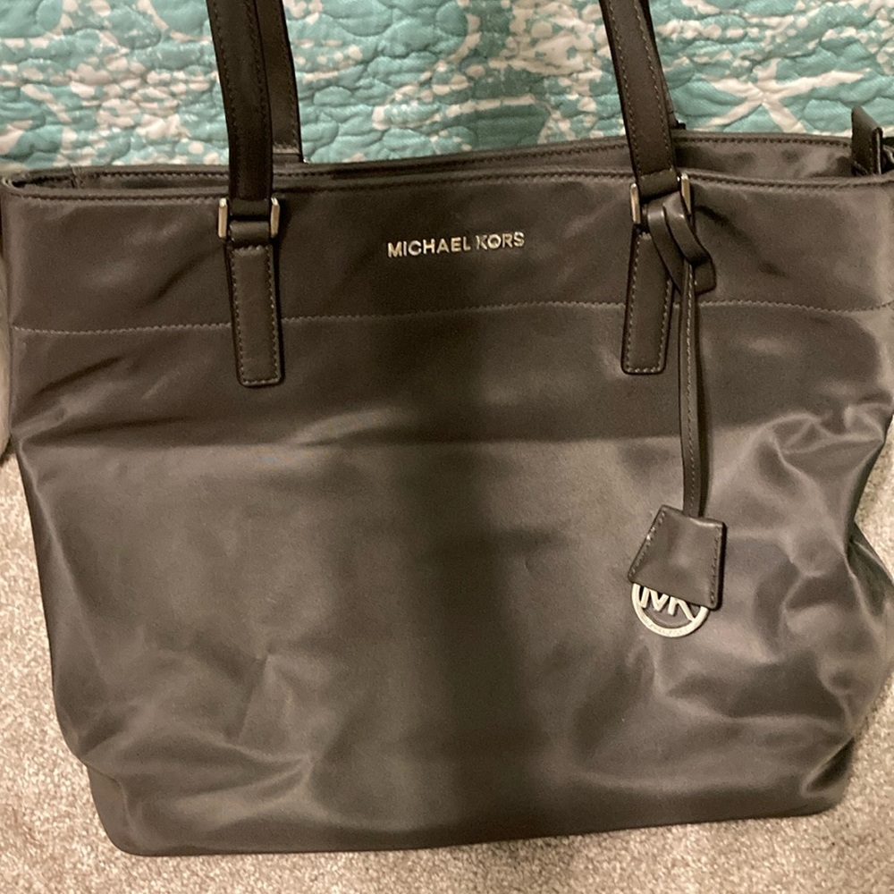 NWT-Michael Kors Large Zippered Tote -Morgan. Color: Graphite.
